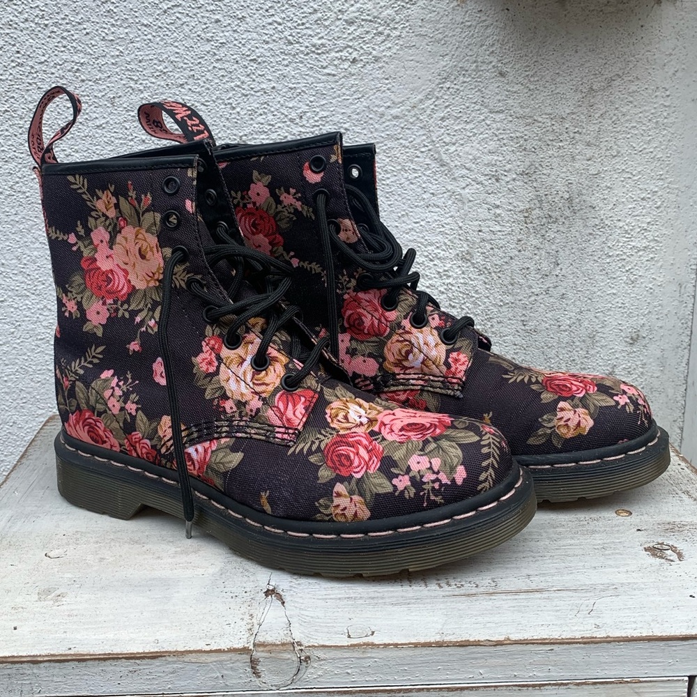 Dr. Martens 1460 Women’s Lace-up boots